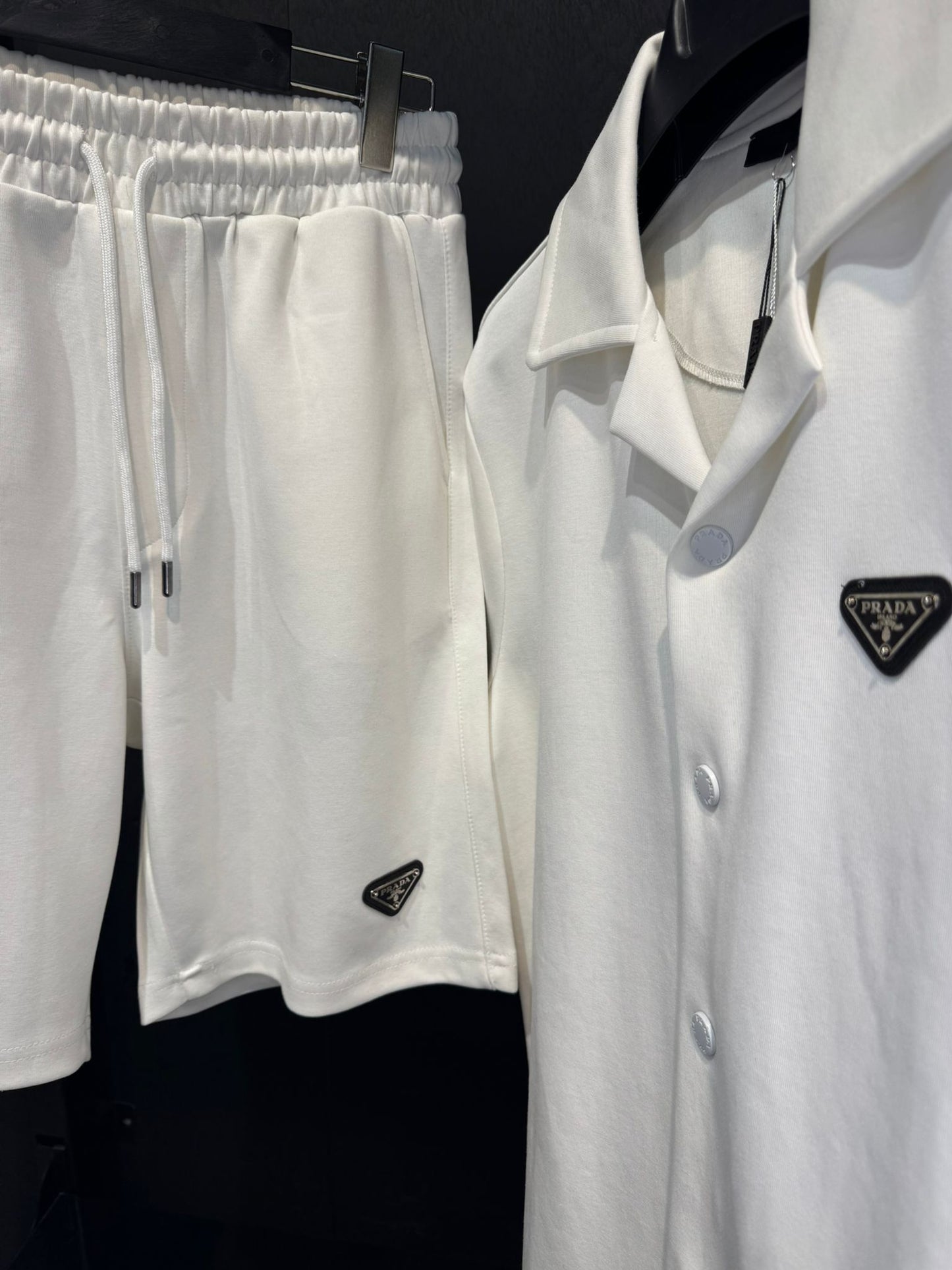 PRADA GÖMLEKLİ TAKIM