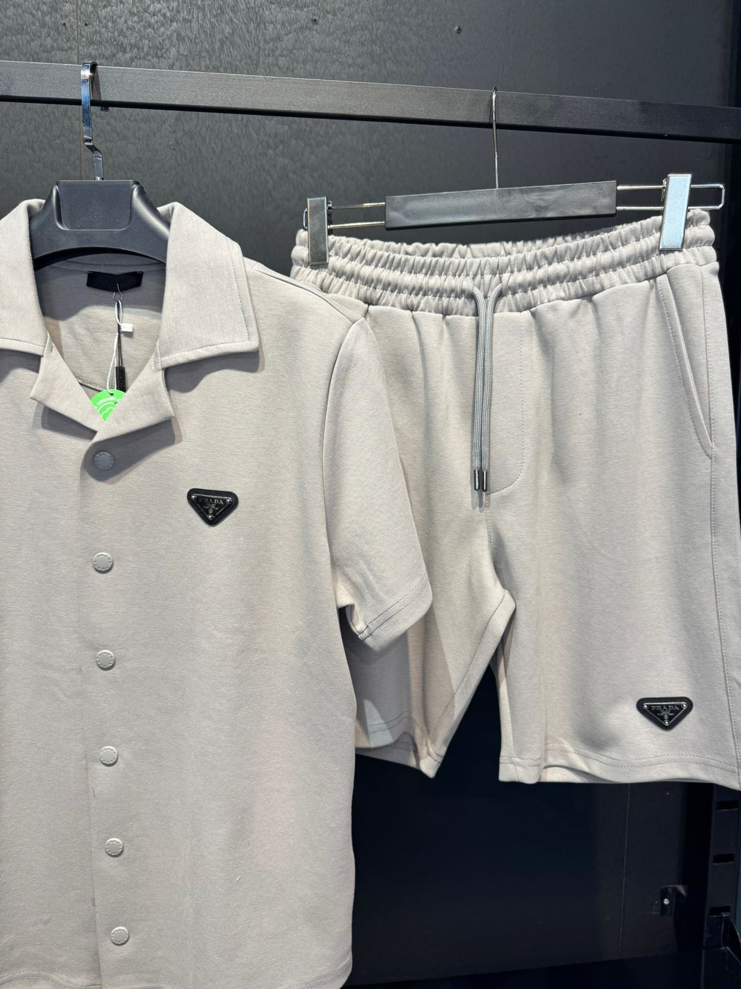 PRADA GÖMLEKLİ TAKIM