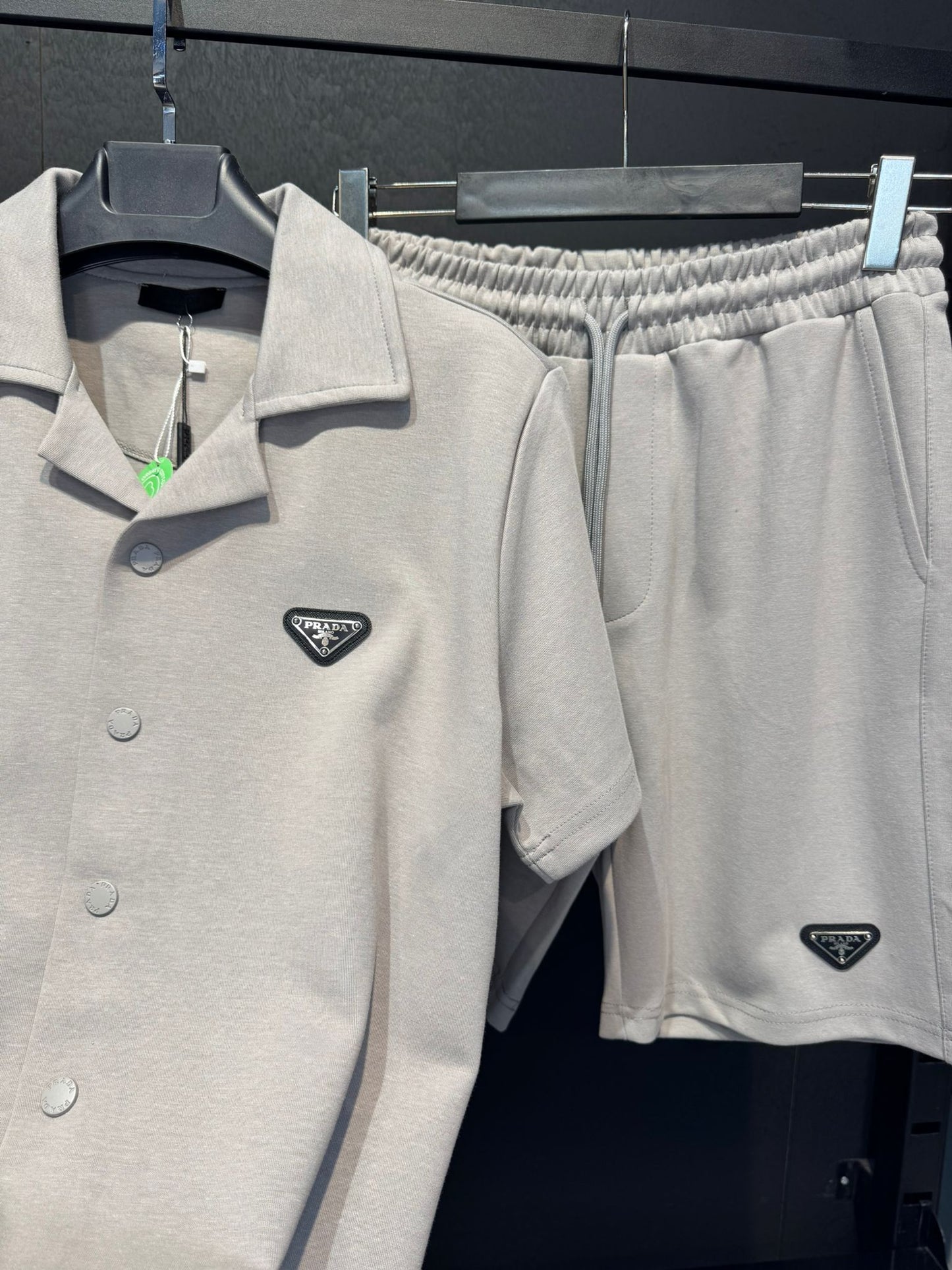 PRADA GÖMLEKLİ TAKIM