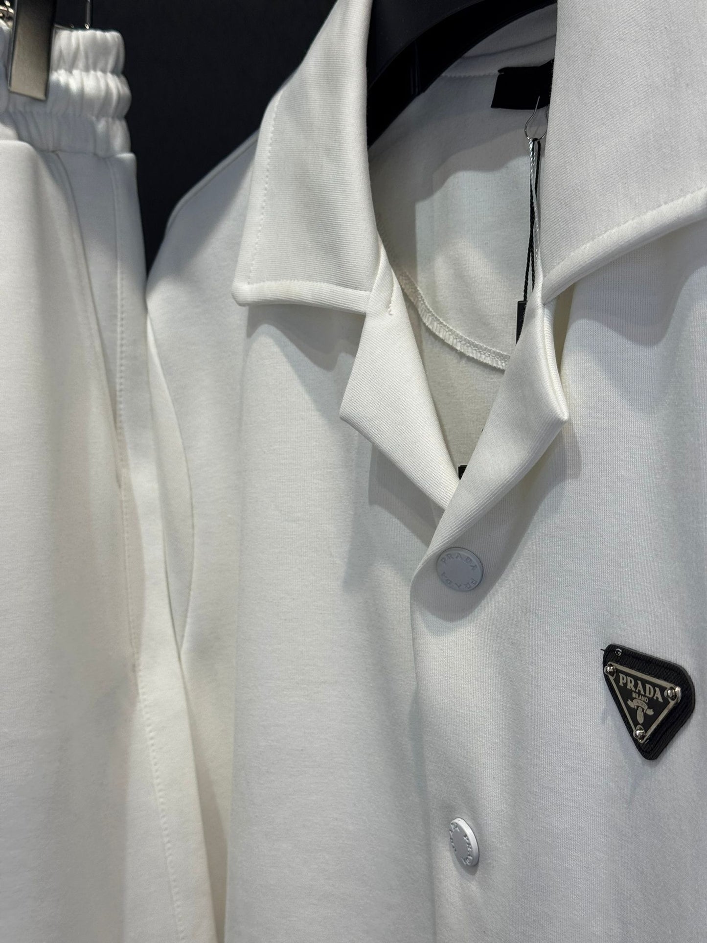 PRADA GÖMLEKLİ TAKIM